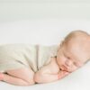 7～9カ月の赤ちゃんが眠っています